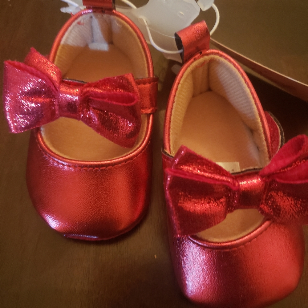 Shiny Red Bow Infant Shoes Size 0-3 Months